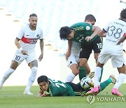 볼다툼 벌이는 전북과 PSG