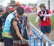 [포토]'더위 식히는 스카우트 대원들'