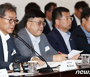 모두 발언 하는 배덕효 국가물관리위원회 위원장