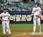 [포토] 뷰캐넌-박진만 감독 '갑자기 찾아온 경련이 변수'