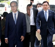 '민주당 돈봉투' 윤관석, 구속영장 발부… 이성만은 기각