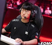 [LCK] "라면 냄비 탈출!" KT, 농심에 역전하고 15연승(종합)