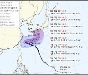 한반도 비켜간 태풍 '카눈' 일본 오키나와·가고시마현 피해 속출