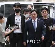 [속보]‘민주당 돈봉투 의혹’ 윤관석 의원 구속···이성만은 기각