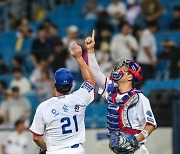 강민호 맹타+뷰캐넌 투혼...삼성, LG 8연승 저지