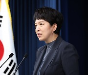 대통령실 “신당 창당? 황당무계…尹, 신평과 국정·정치 얘기한적 없다”