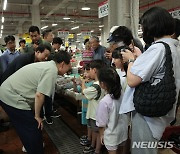 휴가 중 거제 고현종합시장 방문해 윤 대통령