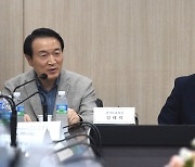 이주호 "대전 피습 교사 너무 안타까워···학교 안전 챙기겠다"