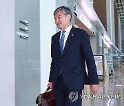 출국하는 조태용 국가안보실장