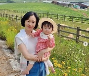 이정현, 붕어빵 딸 공개 "까꿍, 서아 인사드려요"