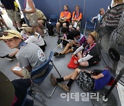 英·美 짐싸는데도 조직위 "상황 파악 중"…긴급회의 소집