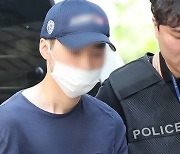 ‘서현역 흉기난동’ 20대 피의자, 영장심사 출석 ‘묵묵부답’