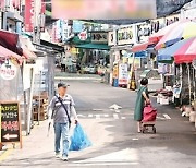 건설현장·전통시장 땀 ‘뚝뚝’… 찜통 더위에 백화점·은행 ‘북적’