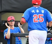 김종국 감독 '이우성에게 보내는 박수'[포토]