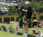 전우들 곁에 묻힌 유엔참전용사 '국민훈장' 받았다