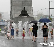 '소나기 정도로는 꺾이지 않는 동심'