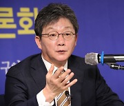 “공천 구걸 안 한다”는 유승민, 선택지엔 ‘비례 정당’ 있다?