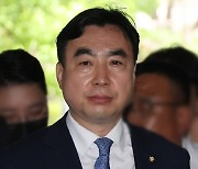 검찰, '돈봉투 의혹' 윤관석 의원 구속 후 첫 조사