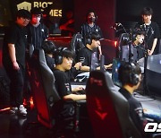 ‘정규시즌 1위 확정’ KT, 리브 샌박전 2세트 전원 CL 로스터 투입 [LCK]