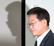 휴가 마친 이재명, ‘애물단지’ 혁신위·사법리스크 타개책 내놓나