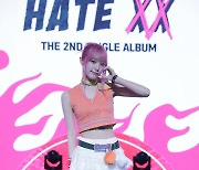 ‘HATE XX’ 제목 논란 최예나 측, 한 달 반 만에 사과 “질책 받아들인다”