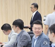 긴급 화상회의 참석하는 우종수 국가수사본부장