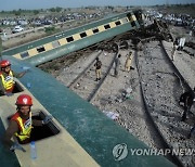 PAKISTAN TRAIN ACCIDENT