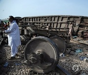 PAKISTAN TRAIN ACCIDENT