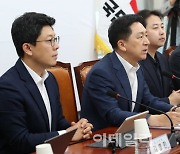 '결혼 페널티' 없애야…與, 신혼부부 주택 특례대출 연소득 기준 높인다