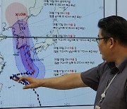 500㎜ 폭우, 걷기 힘든 강풍 온다…태풍 ‘카눈’ 10일 남해안 상륙