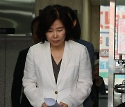 與 "김은경, 혁신한다고 와서 망신만 자초…이재명 침묵 말라"