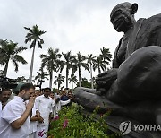 선고유예로 의원직 회복한 인도 야권지도자 간디, 연방하원 복귀