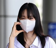 [TEN포토] 신민아 '마스크 넘어 이쁨 가득'