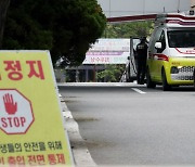 “괴롭힘당해” 교사에 흉기 휘둘렀다더니...경찰 “증거 없어”