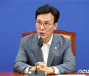 발언하는 김민석 정책위의장