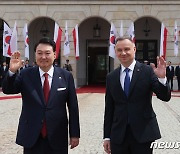 폴란드 대통령 방한 취소…태풍·폴란드 안보긴장 등 영향