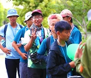 [포토] 대전 대학 기숙사로 향하는 베트남 잼버리 대원들