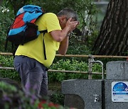 ‘입추 매직’ 안 통하는 폭염…태풍 ‘카눈’ 경남-전남 사이로 온다