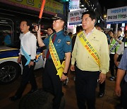 “흉기 난동 잊고 싶다”…신림 상권 살리려 나선 경찰