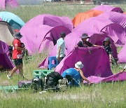 “태풍속 흠뻑쇼 될라” “BTS가 용병이냐”...잼버리 K팝공연도 혼선