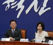 與 "민주당 혁신위, 개딸 구애 노골적…이재명, 혁신위 해체 답하라"