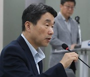 교권 보호 및 회복을 위한 특수교육교원 현장 간담회, 발언하는 이주호 부총리