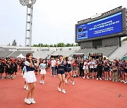 서울 이랜드, '잼버리 폭염에 지친' 영국 스카우트와 최다관중 축제