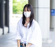 신민아,'깔끔하고 차분한 패션' [사진]