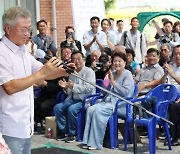 文 전 대통령 “생명·안전 우선시되는 세상 만들어야”