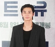 박서준, "손하트+볼하트 자제"..'샤넬 지침' 있었다[★NEWSing]