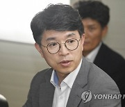 모두발언 하는 김완섭 차관