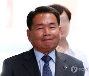 '불법 선거·뇌물수수' 혐의로 재판 향하는 신경호 강원교육감