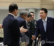 국방혁신위원회 2차 회의 입장하는 윤석열 대통령