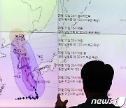 오늘부터 카눈 영향 경남, 어선 1만4761척 피항…해수욕장 26곳 통제